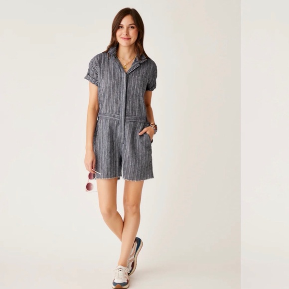 Carve Designs- Nyla Linen Romper / Navy Texture - XL - Picture 3 of 8